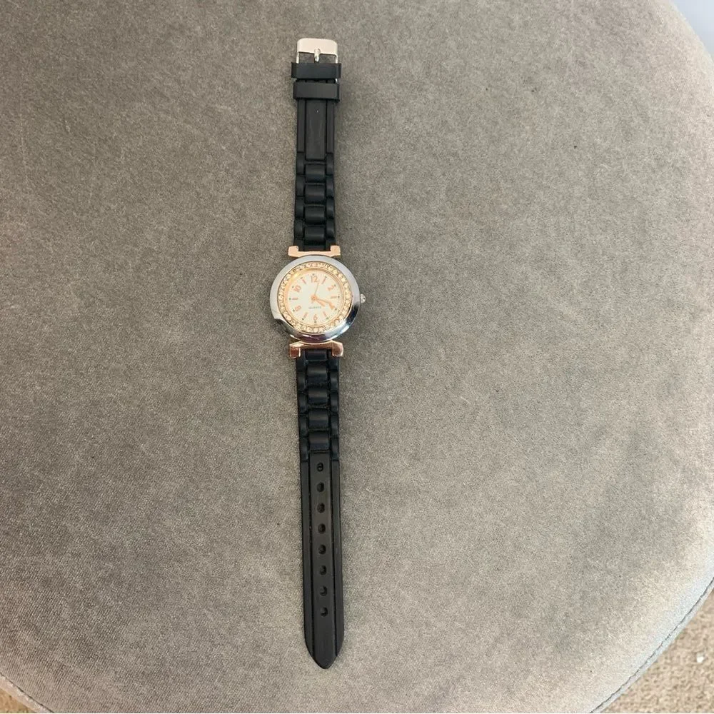QUARTZ black rubber band round face rhinestone watch - Picture 3 of 6